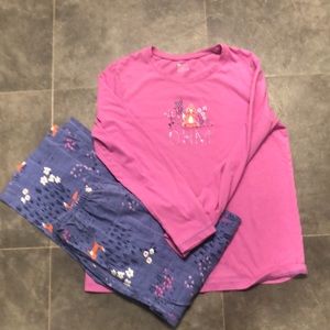 Hue ladies relaxing fox pajamas ..